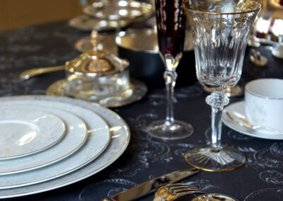 Assiette sertie de fourchette cuillère et couteau